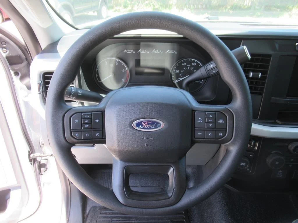 New 2024 Oxford White Ford F-550® XL image 17