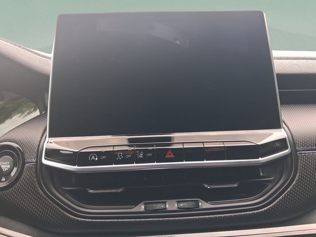 Used 2025 Silver Jeep Latitude image 15