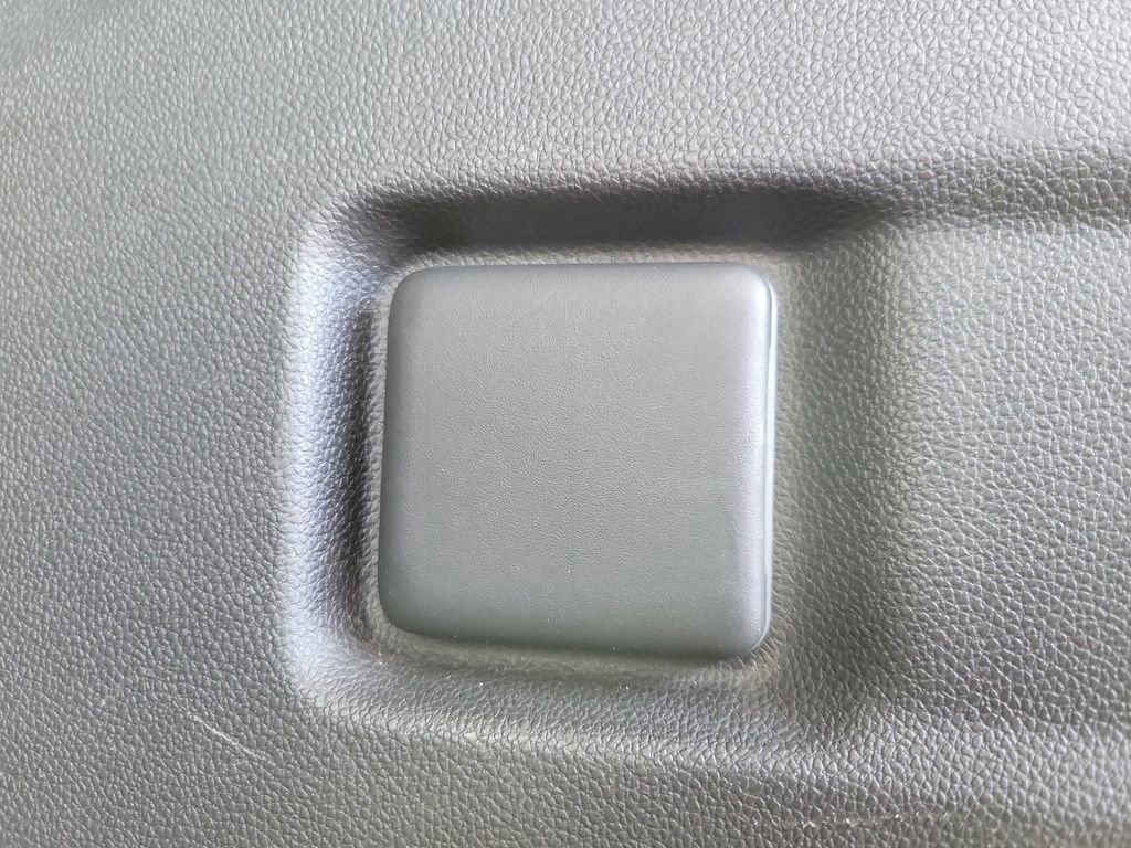 2024 Chevrolet Suburban LT - Photo 8