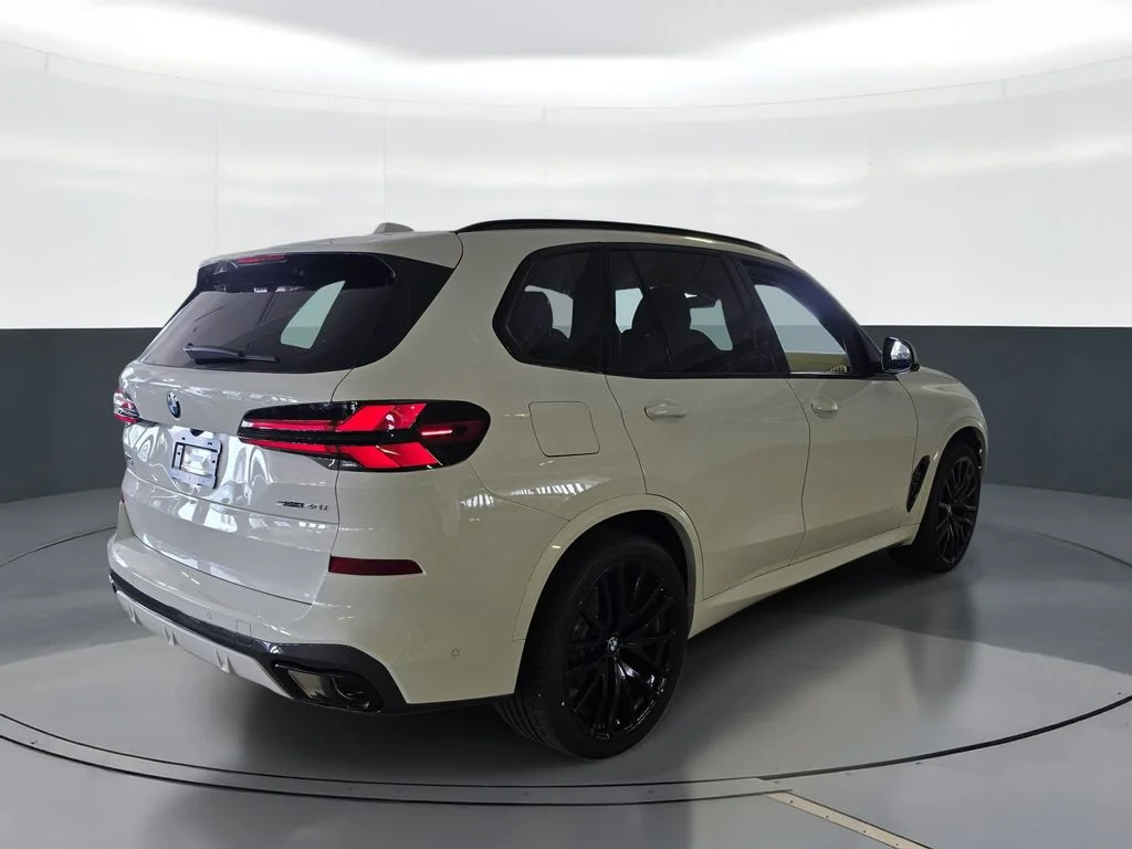 New 2026 Alpine White BMW sDrive40i image 3