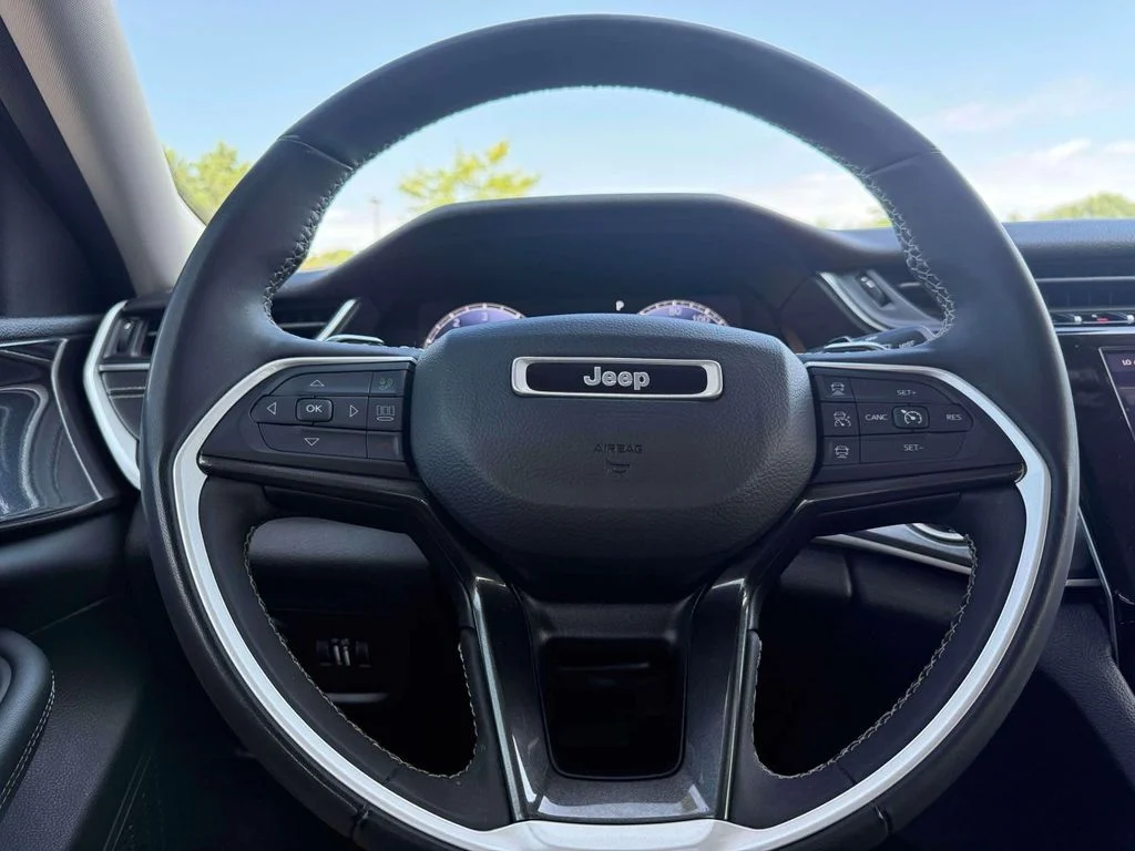 Used 2023 White Jeep Laredo image 20