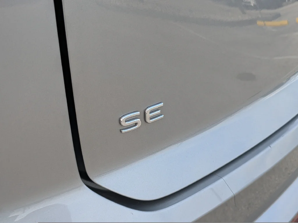 Used 2024 Silver Volkswagen 2.0T SE w/Technology image 9