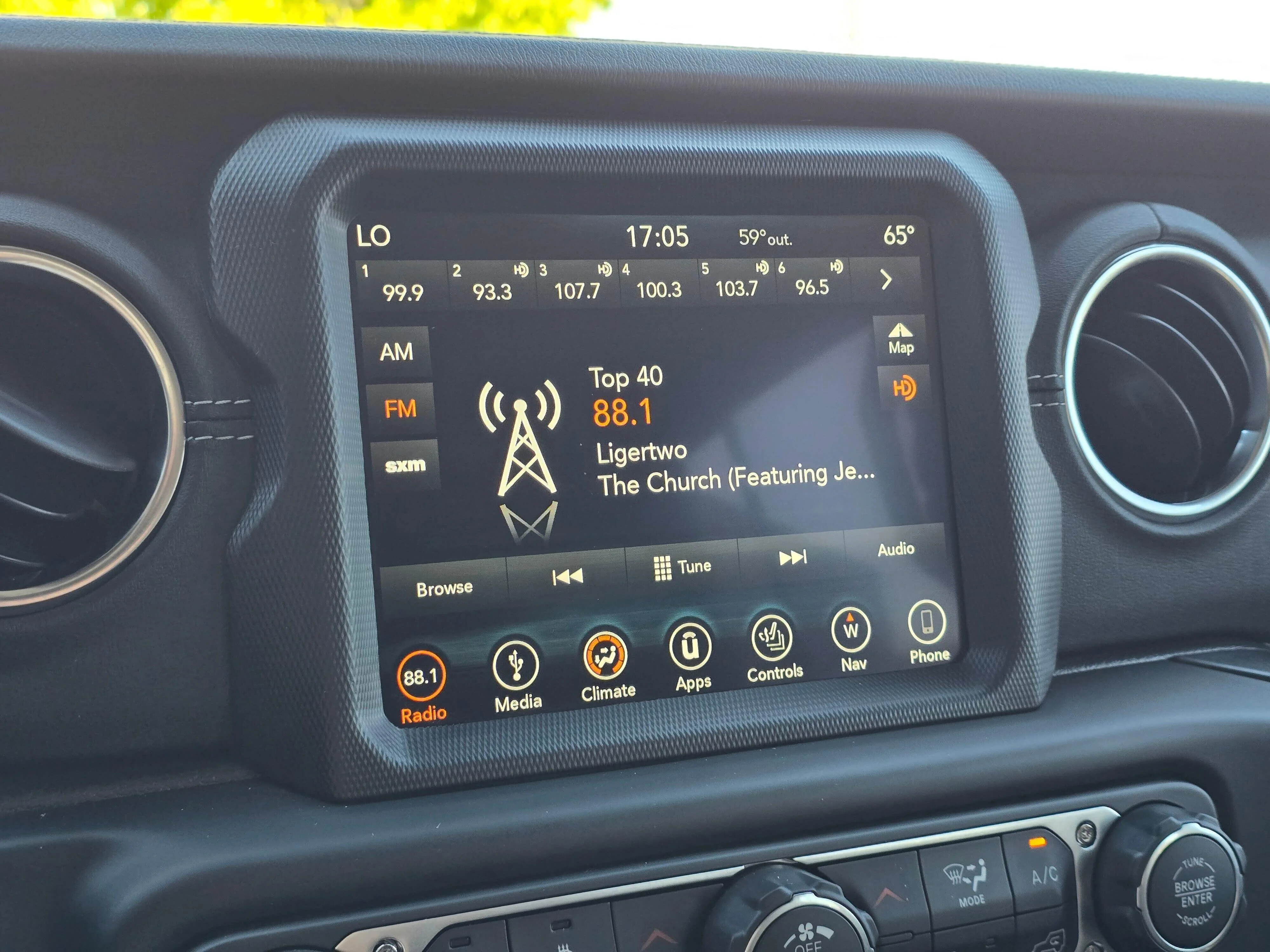 Used 2019 Gray Clearcoat Jeep Unlimited Sahara image 18