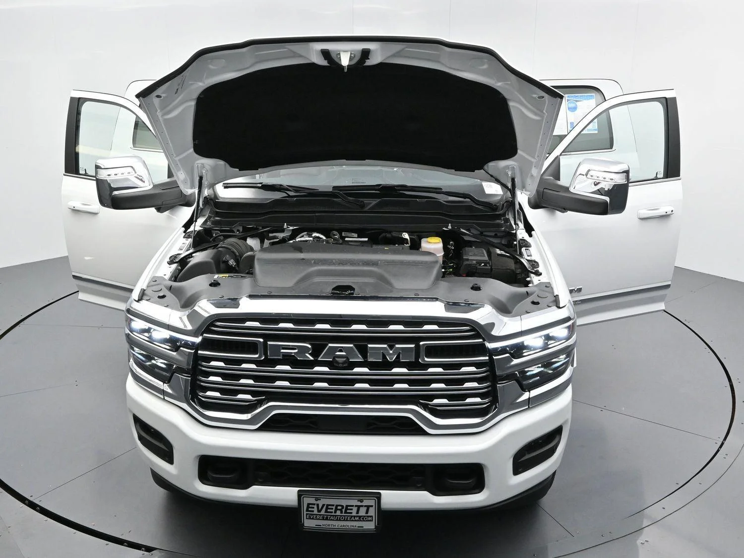 Used 2025 White Ram Limited image 47
