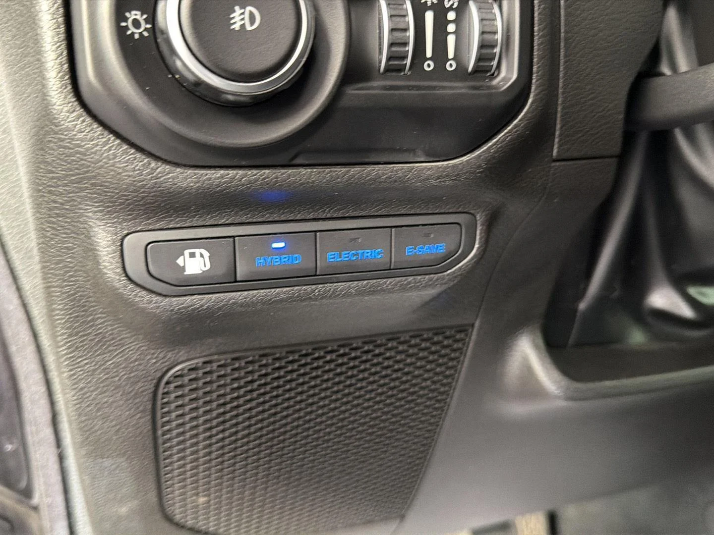 Used 2022 Granite Crystal Metallic Clearcoat Jeep Unlimited Sahara image 27