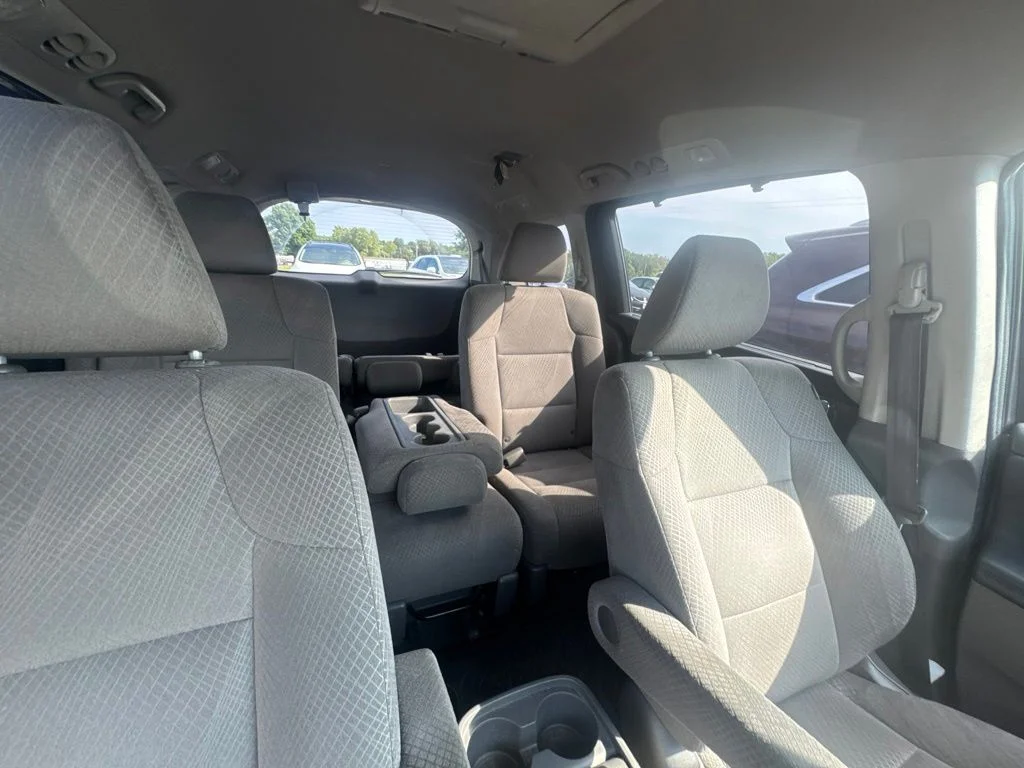 Used 2016  Honda SE image 9