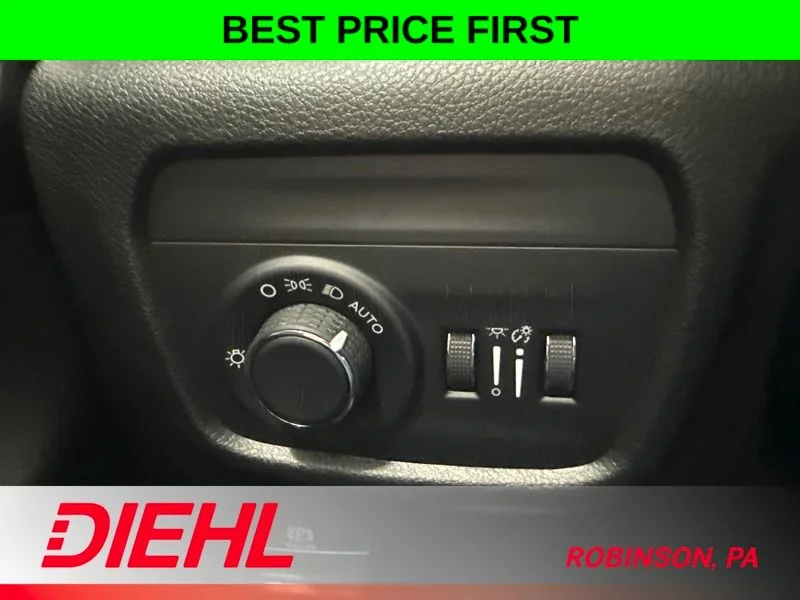 New 2026 Bright White Clear-Coat Exterior Paint Jeep  image 25