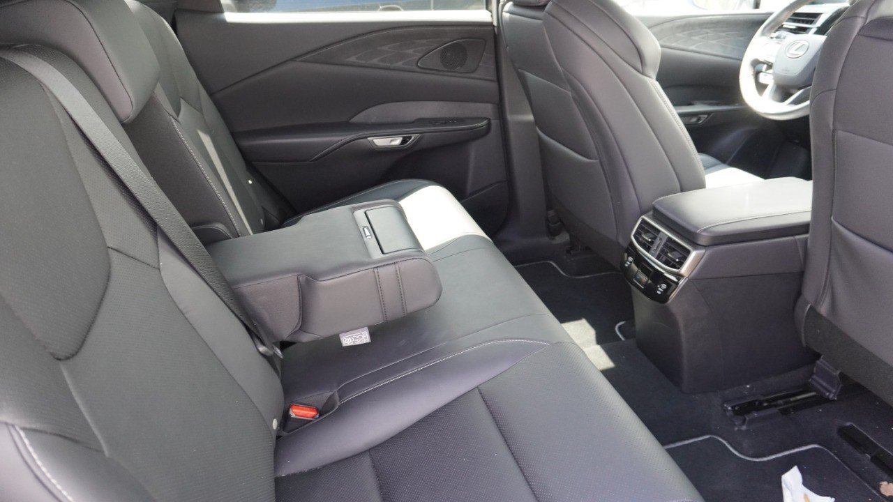 Certified Used 2024 White Lexus RX 350 F SPORT Handling image 14