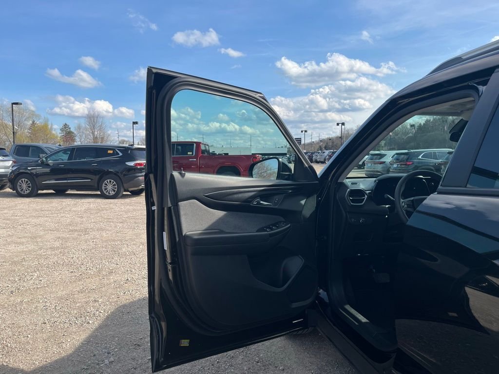 Used 2025 Black Metallic Chevrolet LT image 18