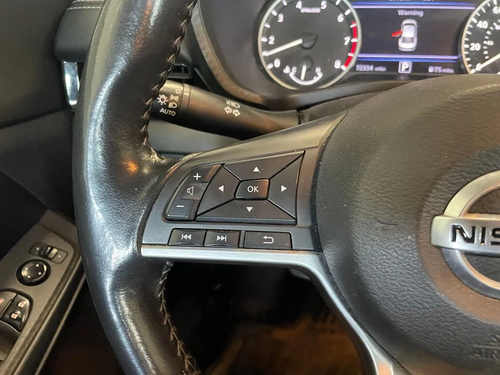 Used 2022 Red Nissan SV image 12