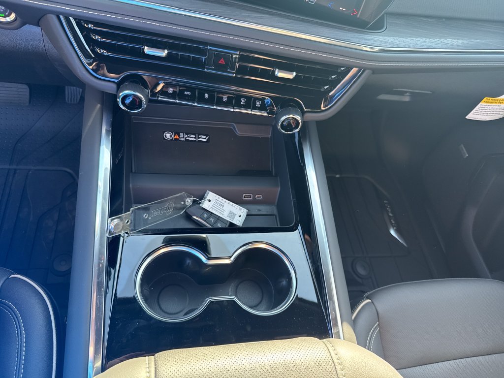 2026 Chevrolet Suburban Premier - Photo 18