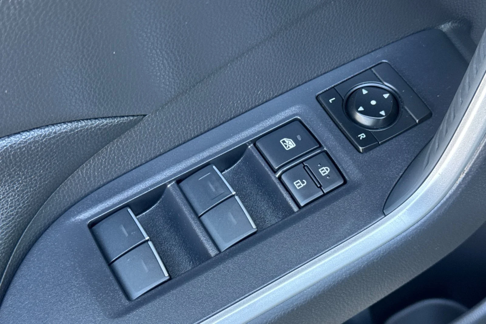 Used 2025 Beige Toyota XLE Premium image 13
