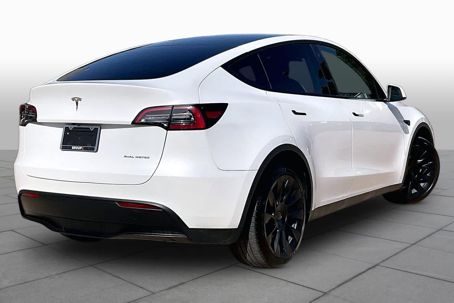 Used 2023 Pearl White Multi-Coat Tesla  image 12