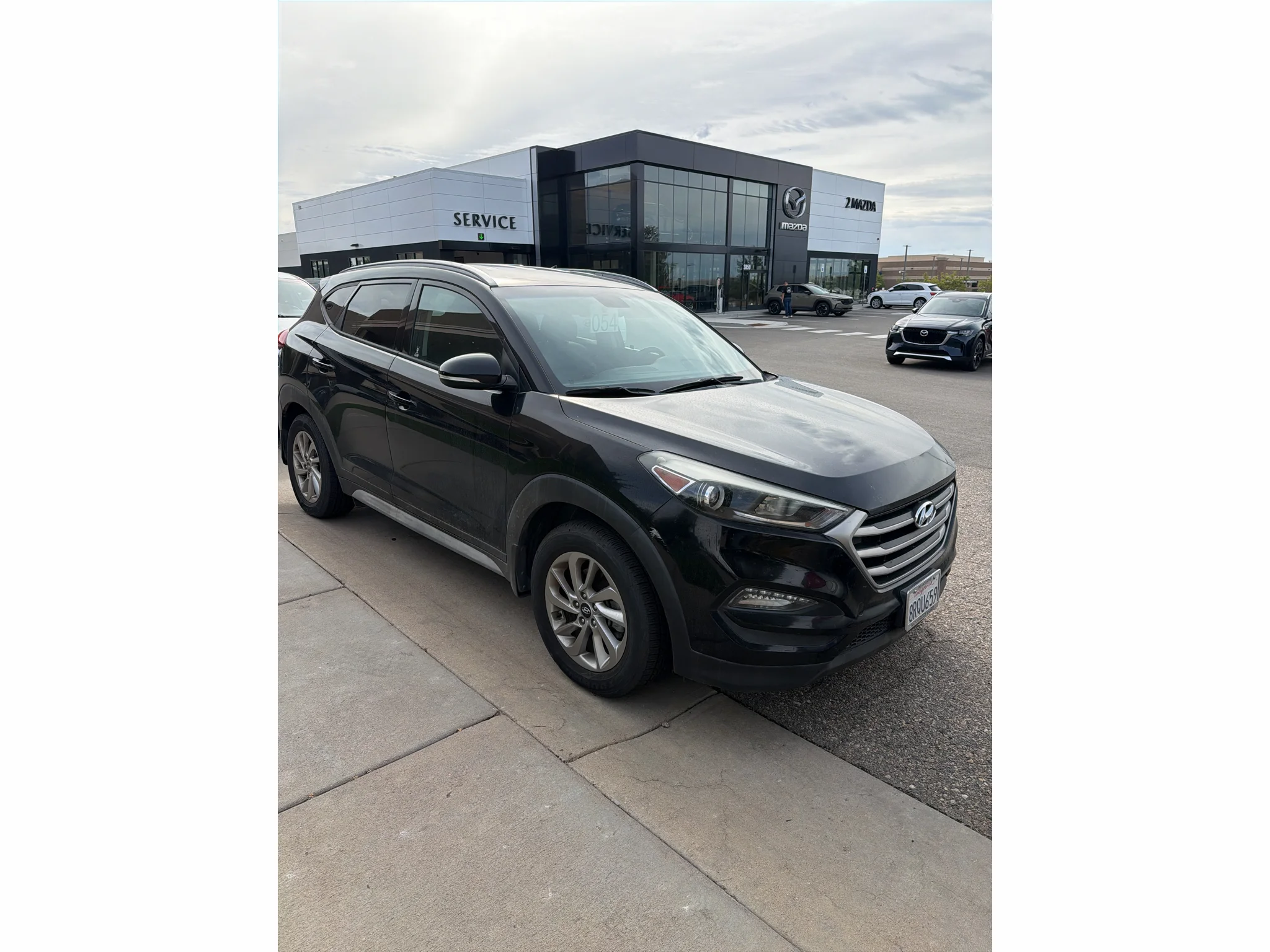 Used 2017 Black Noir Pearl Hyundai SE Plus image 4