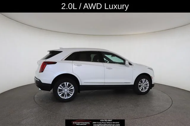 Used 2022 White Cadillac Luxury image 21