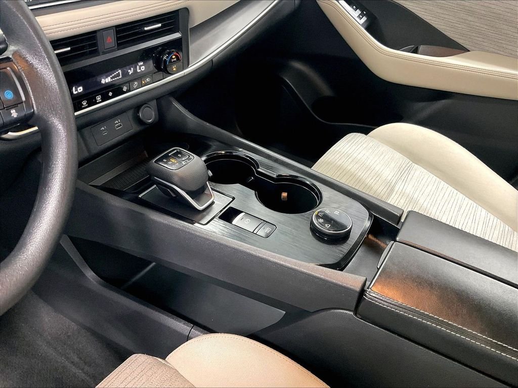 Used 2023 White Nissan SV image 21