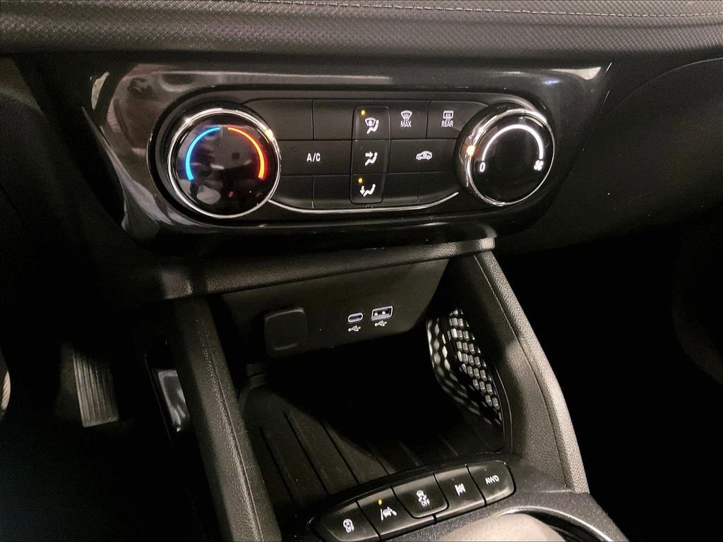 Used 2025 White Chevrolet LT image 25