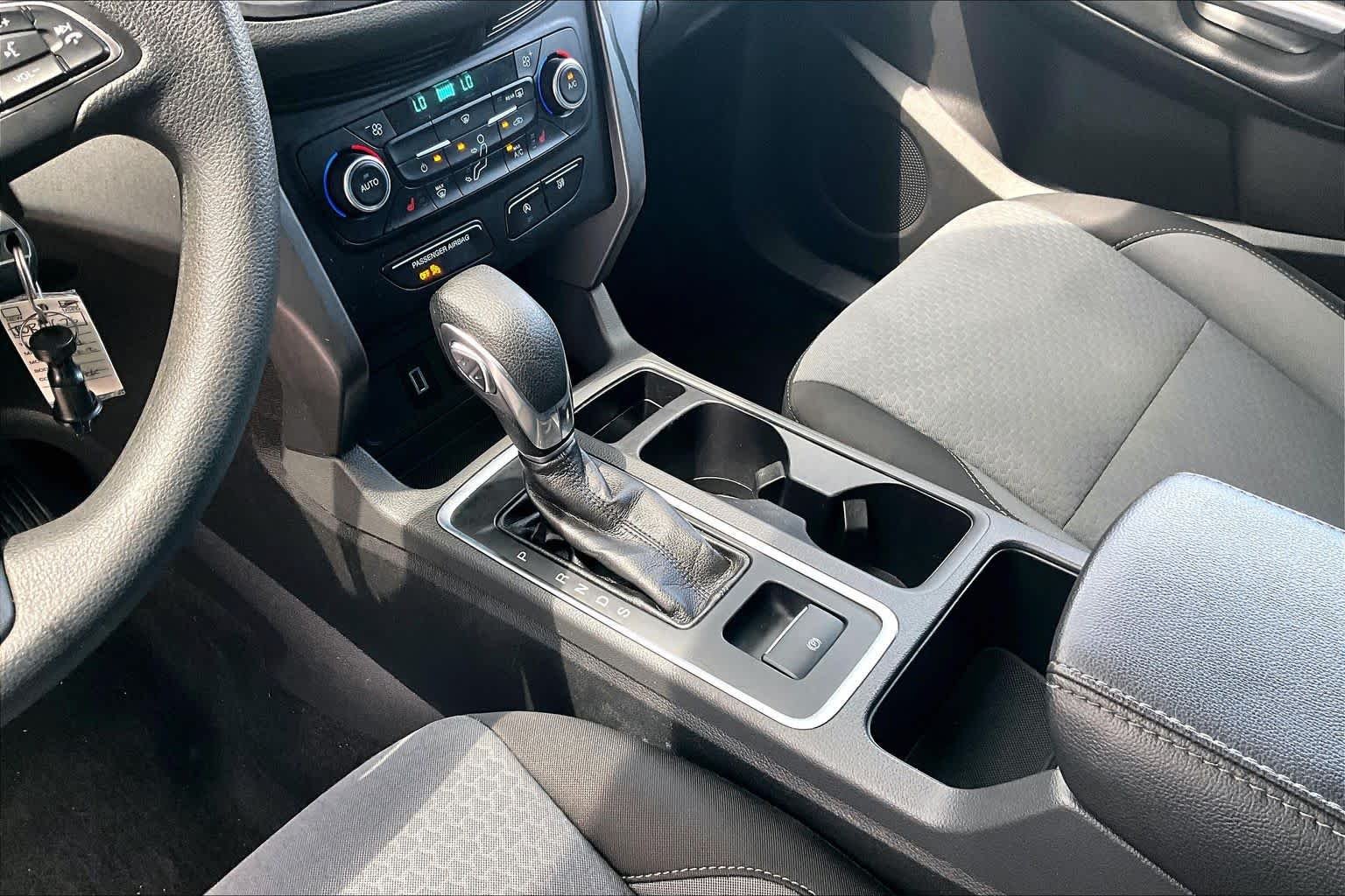 Used 2018 Magnetic Metallic Ford SE image 16