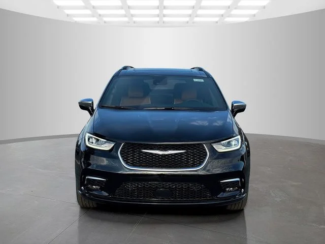 New 2026 Diamond Black Crystal Pearl-Coat Exterior Paint Chrysler Pinnacle image 2