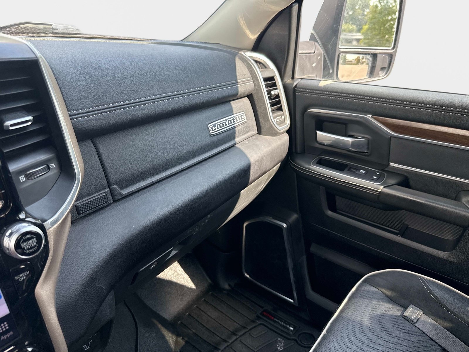 Used 2024 Granite Crystal Metallic Clearcoat Ram Laramie image 18