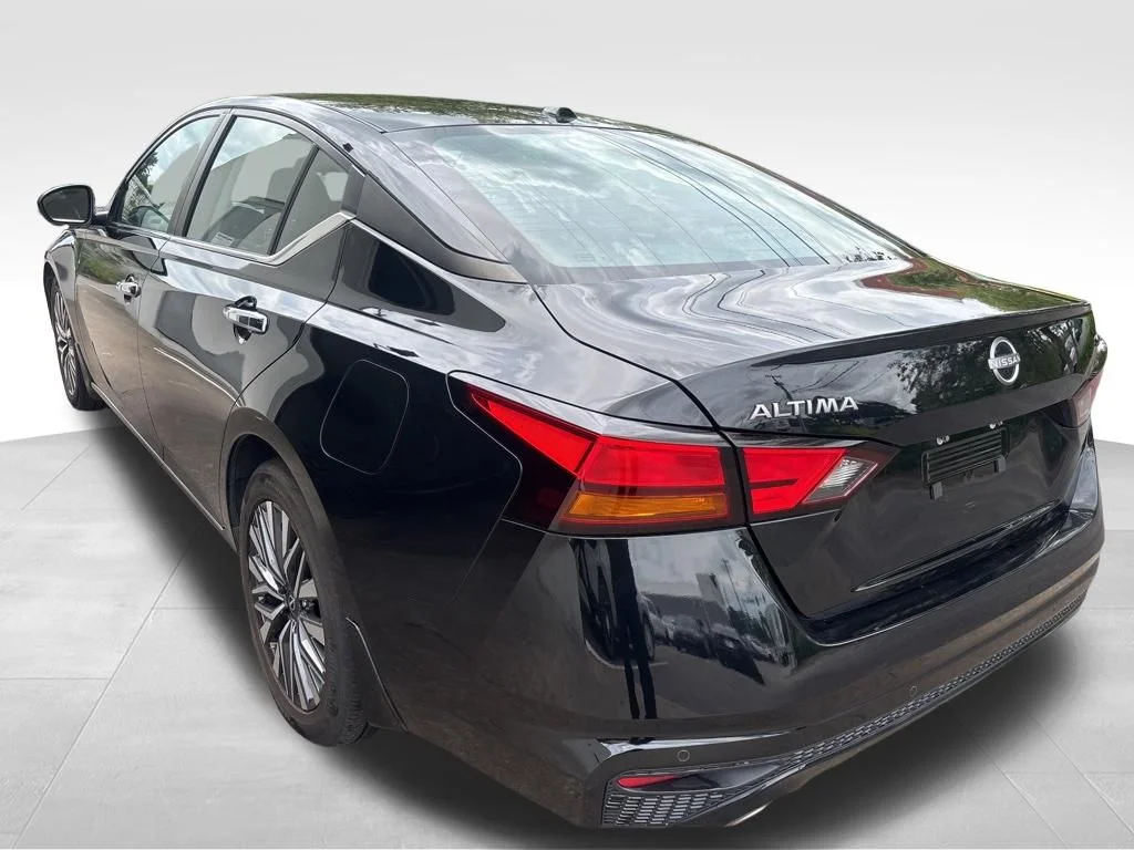 Used 2024 Black Nissan 2.5 SV image 5