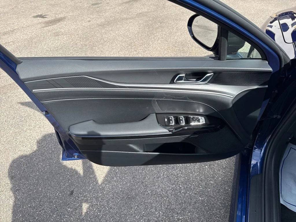 Used 2025 Yacht Blue Kia GT-Line image 16