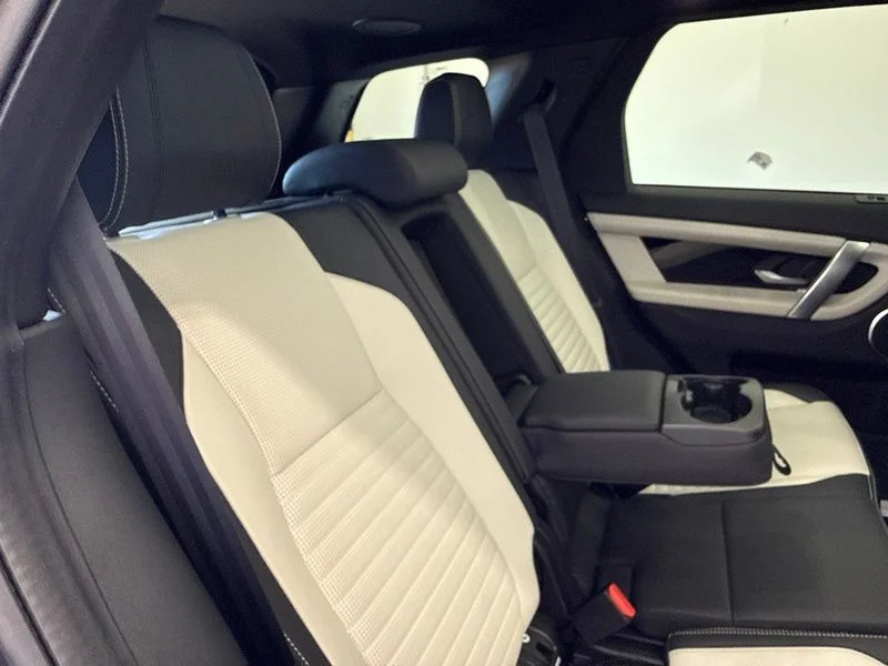 Used 2022  Land Rover SE R-Dynamic image 11
