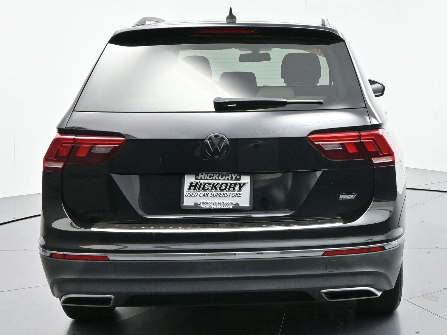Used 2020 Deep Black Pearl Volkswagen SE image 6