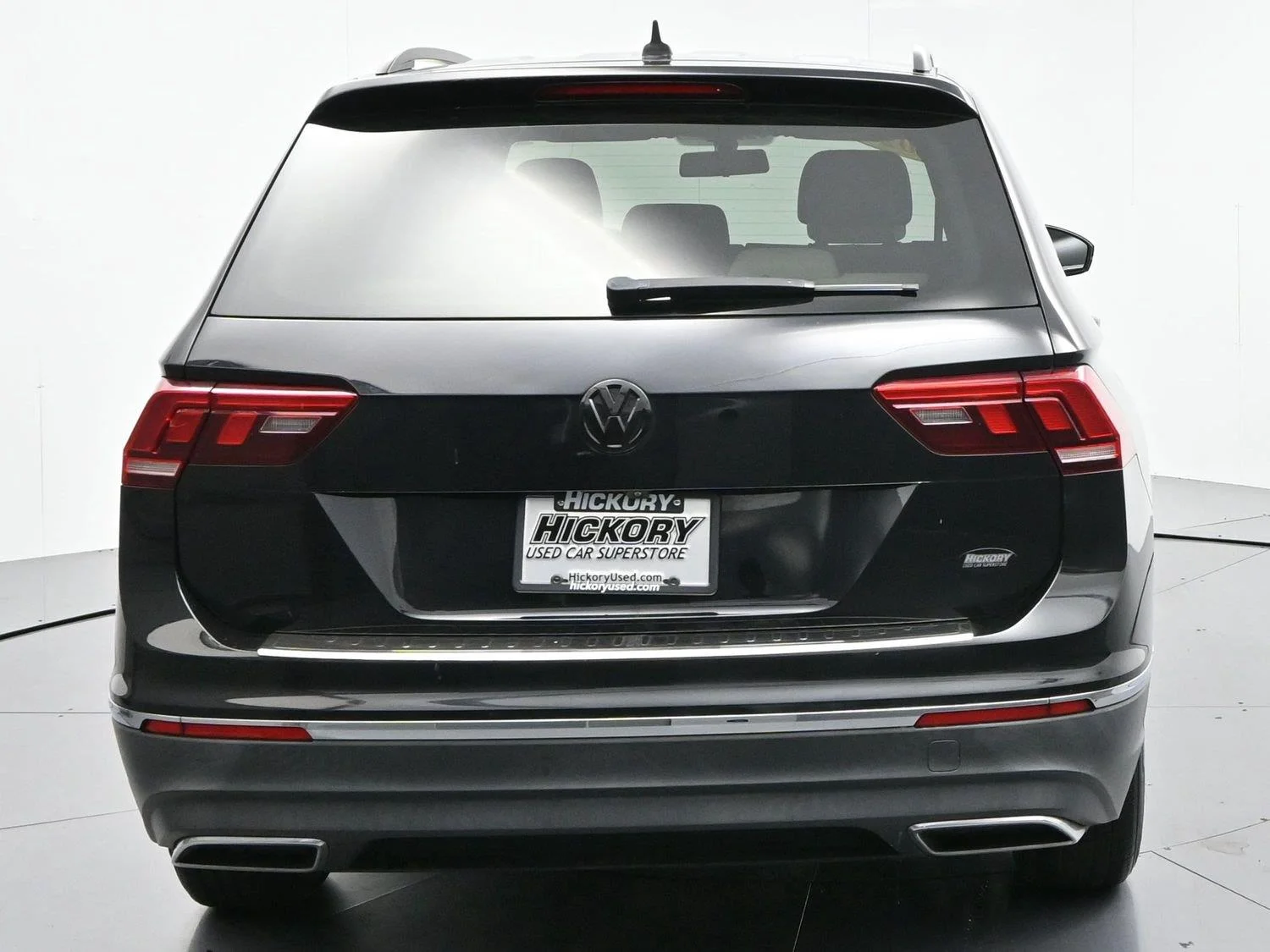 Used 2020 Deep Black Pearl Volkswagen SE image 6