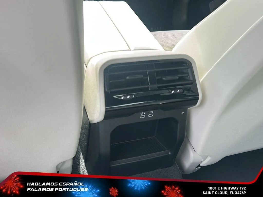 Used 2024 Blue BMW xDrive image 29