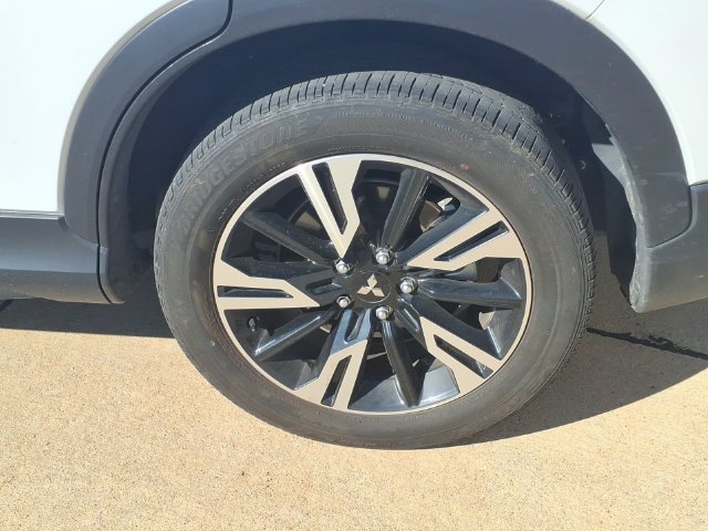 Used 2025  Mitsubishi SE image 28