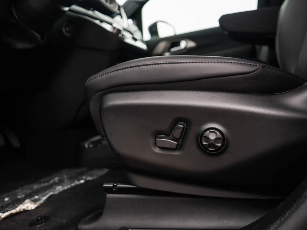 New 2026 Diamond Black Crystal Pearlcoat Chrysler Select image 19