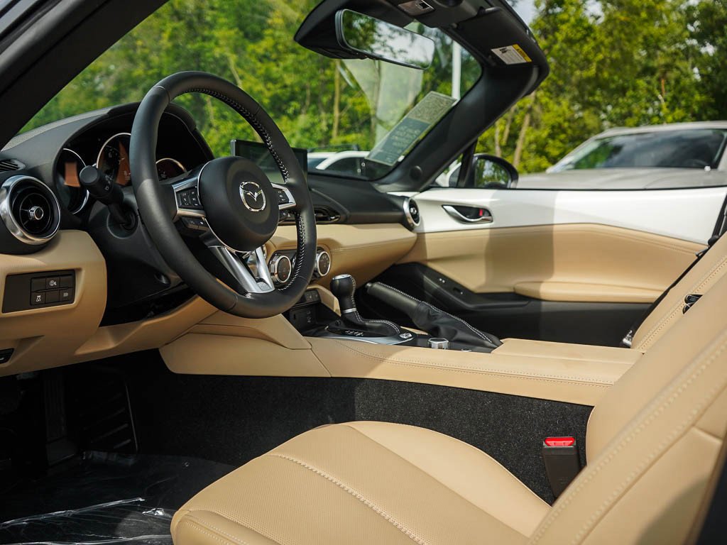 New 2025 Snowflake White Pearl Mazda Grand Touring image 15