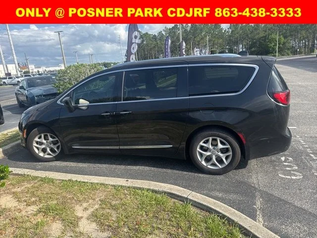 2018 Chrysler Pacifica Touring L's photo