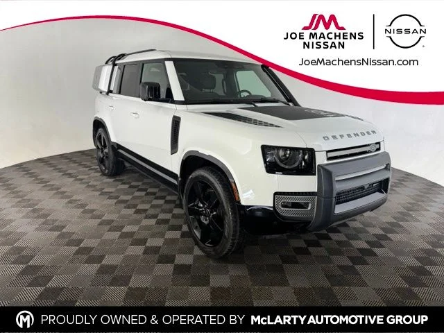 Used 2022 White Land Rover X-Dynamic HSE image 1