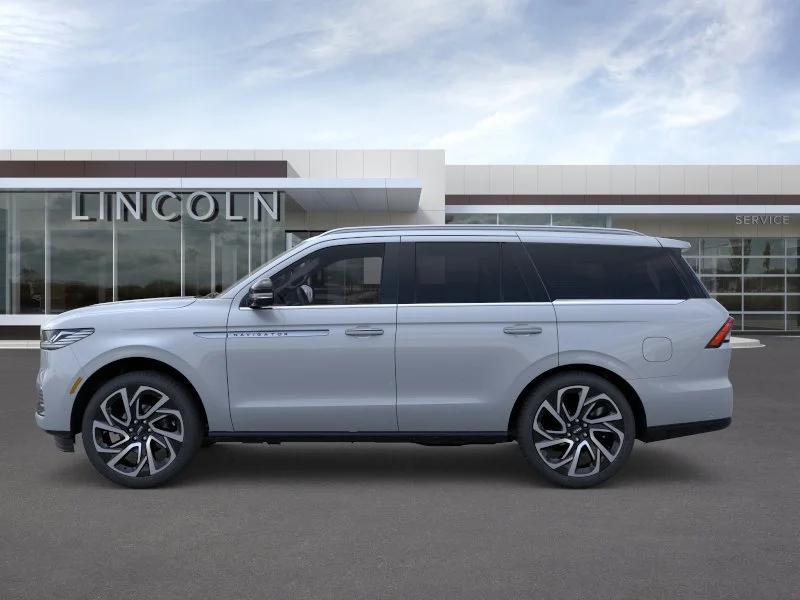 New 2026 Gray Lincoln Reserve image 3