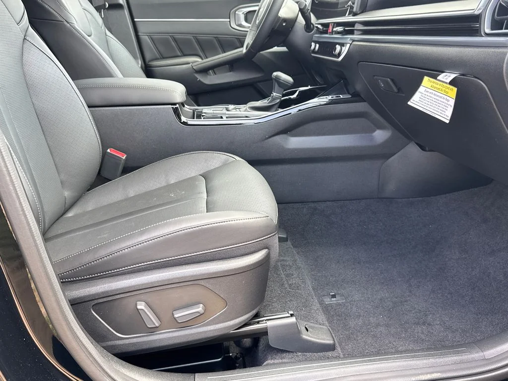 2025 Kia Sorento SX - Photo 13