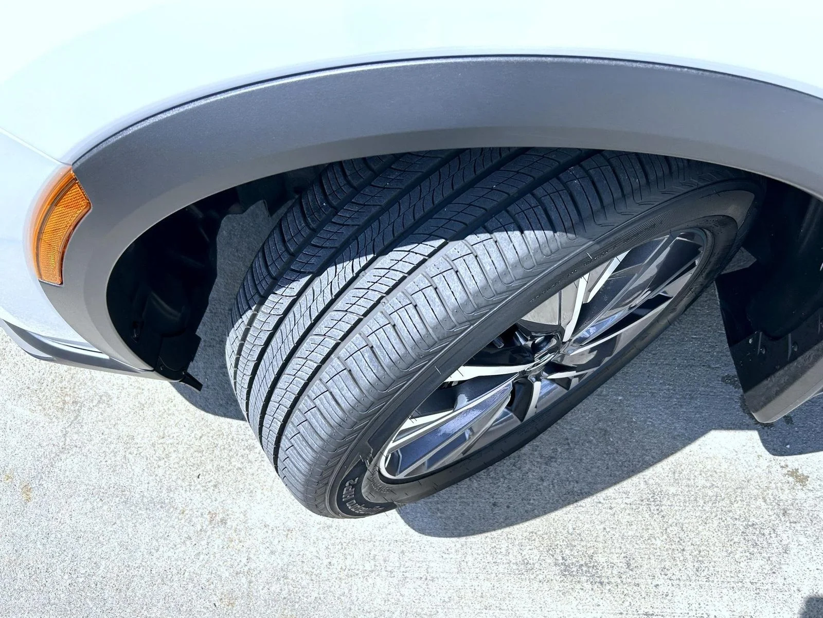 New 2027 White INFINITI LUXE image 25