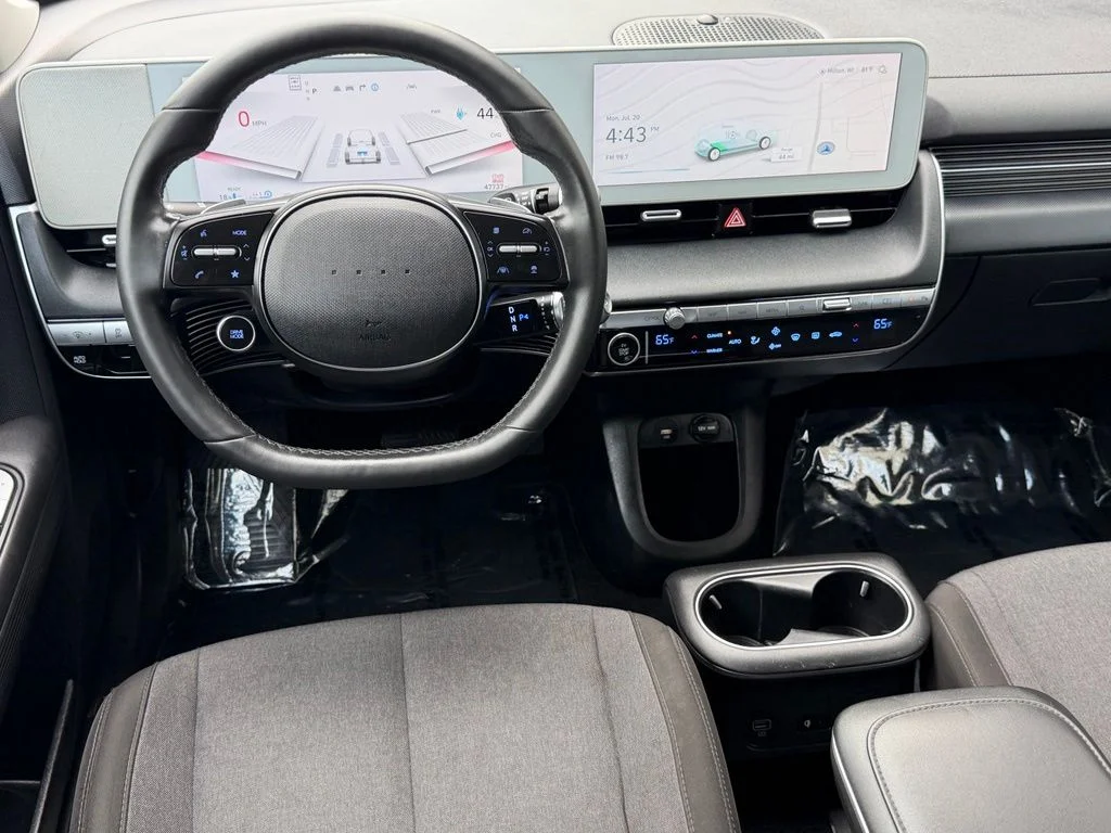 Used 2024 White Hyundai SEL image 15