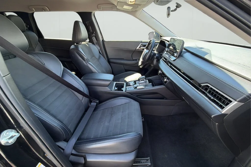 Used 2024 Black Mitsubishi SE image 14