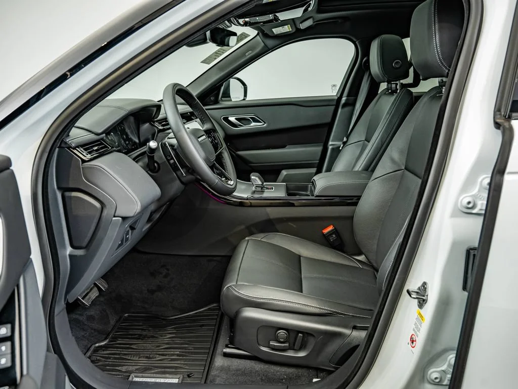 New 2026 Fuji White Land Rover Belgravia Edition image 32