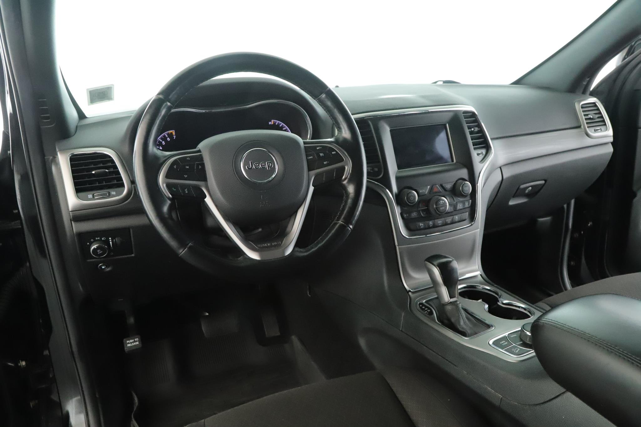 Used 2020 Jeep Grand Cherokee Laredo E with VIN 1C4RJFAG4LC271116 for sale in Amityville, NY