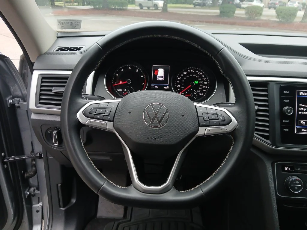 Used 2021 Silver Volkswagen 3.6L V6 SE w/Technology image 19