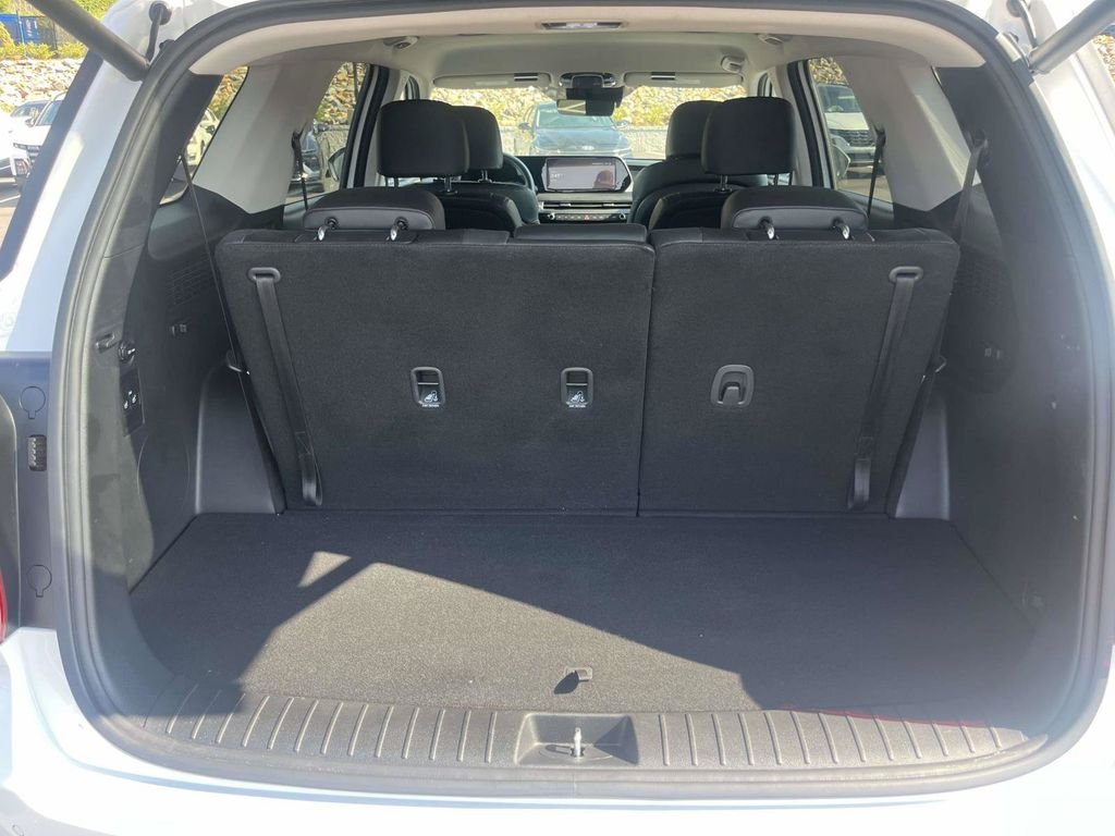 Used 2025 White Hyundai SEL image 9