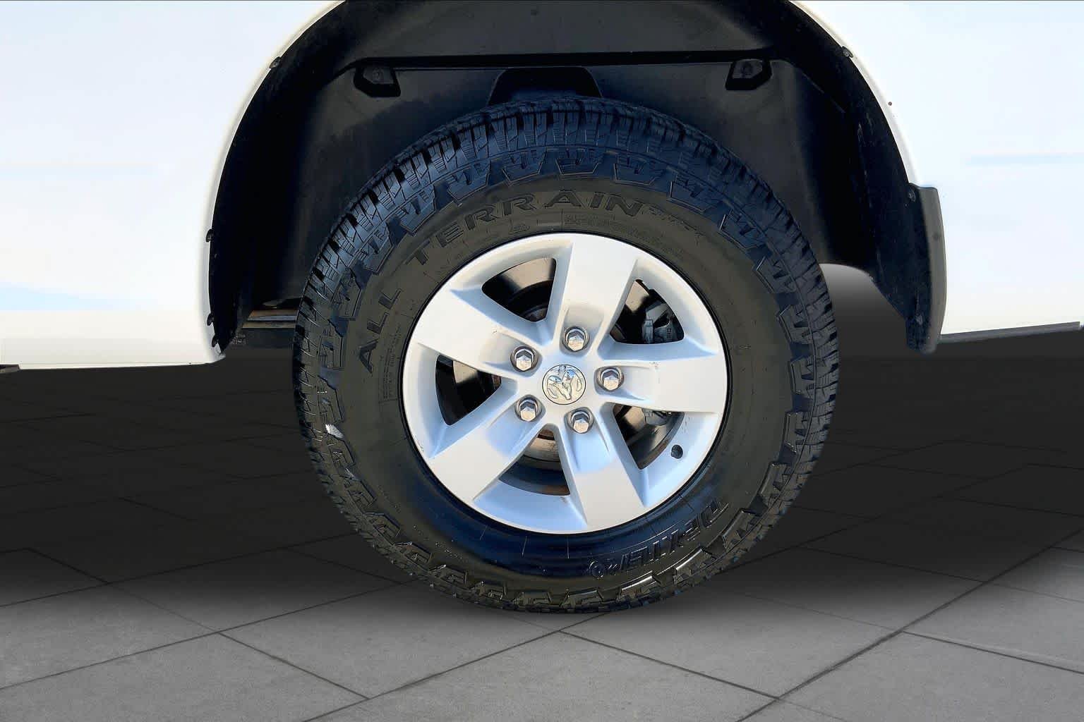 Used 2019 Bright White Clearcoat Ram SLT image 11