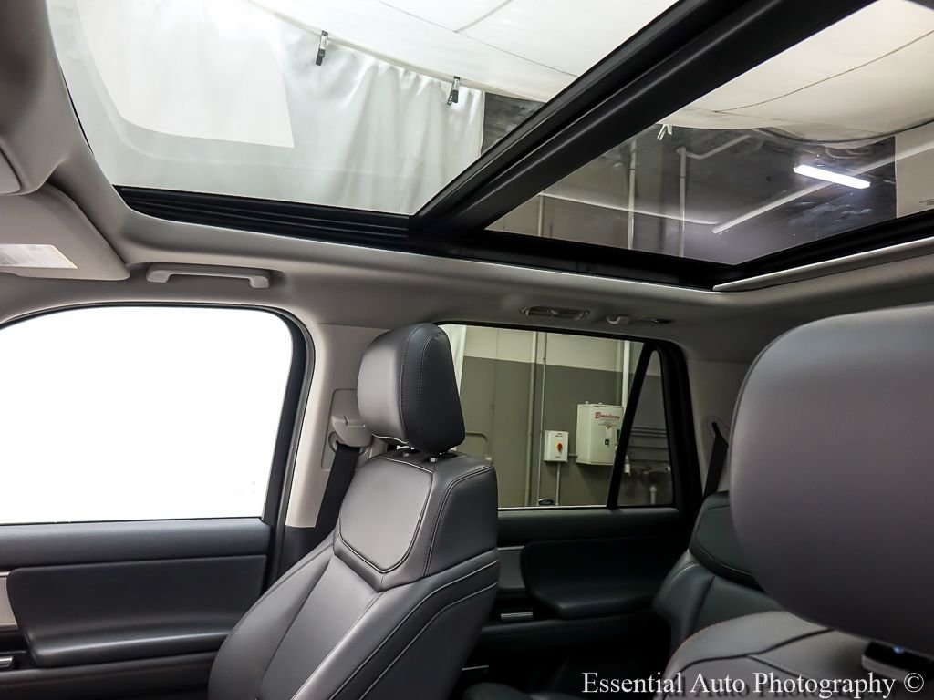 Used 2025 Oxford White Ford Active image 11