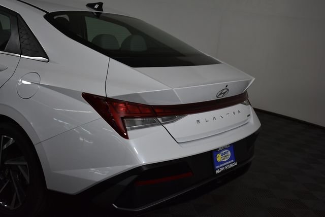 2025 Hyundai Elantra Limited - Photo 6