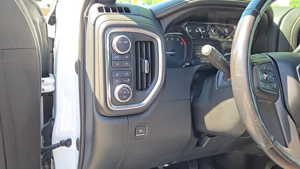 Used 2022 White GMC AT4 image 9