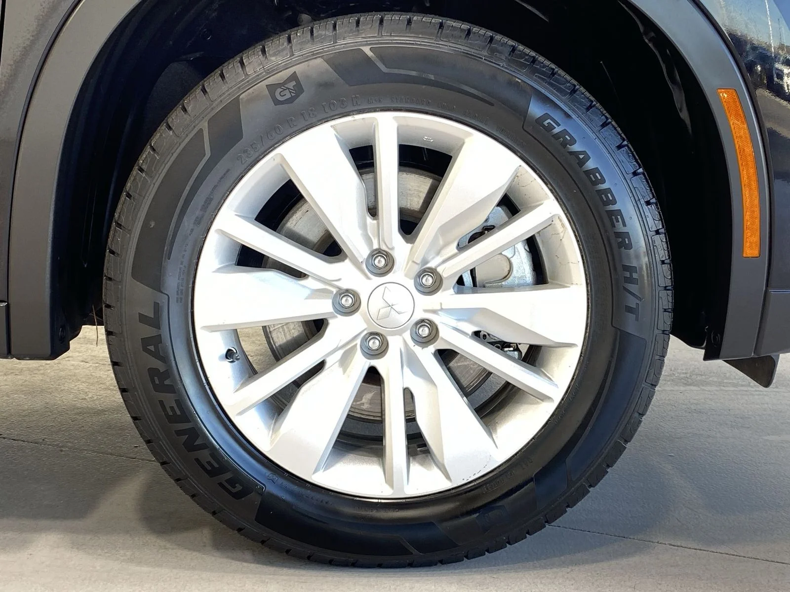 Used 2025 Black Mitsubishi ES image 10
