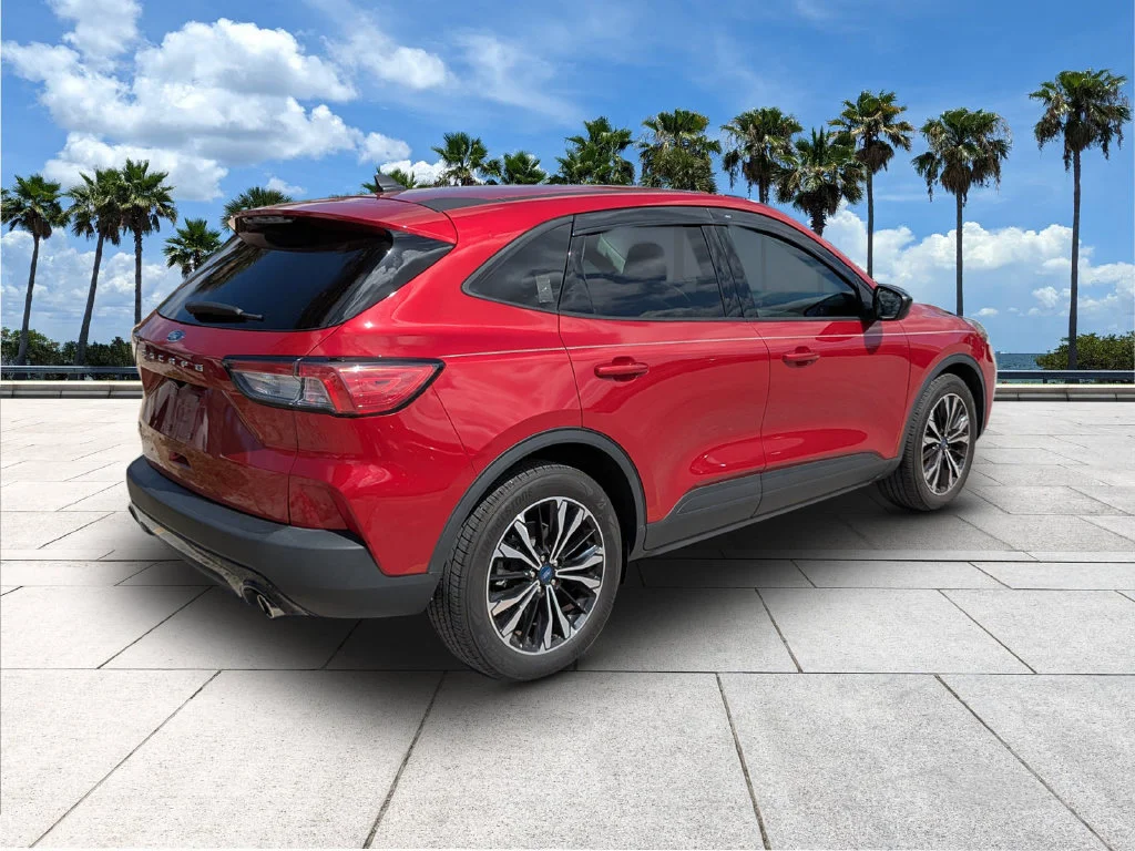 Certified Used 2022 Rapid Red Metallic Tinted Clearcoat Ford SE image 8